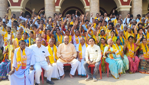 200 families join in tdp from ycp