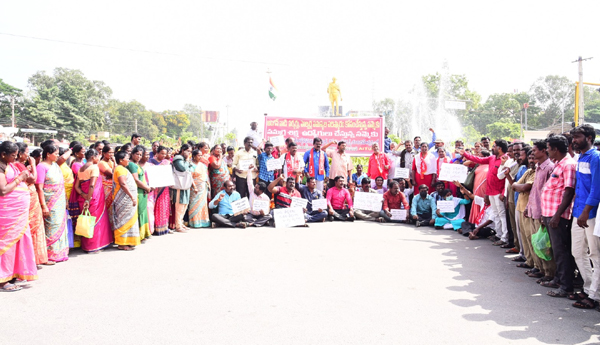 anganwadi workers arrest strike 18th day eluru