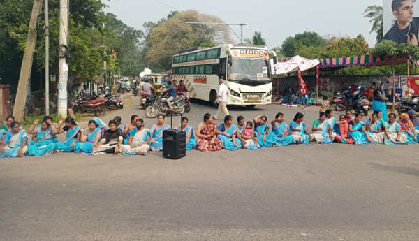 kkd anganwadi workers strike on 11th day a