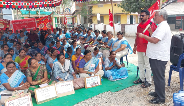 anganwadi strike 31day in gnt