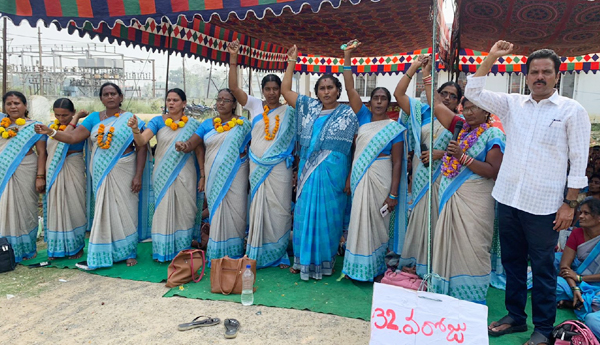 anganwadi workers strike 32nd day in vzm