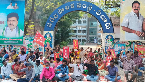 municipal workers strike 12th day protest 