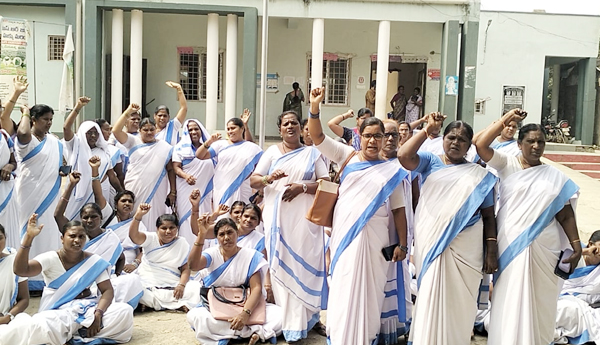 asha workers protest in kkd