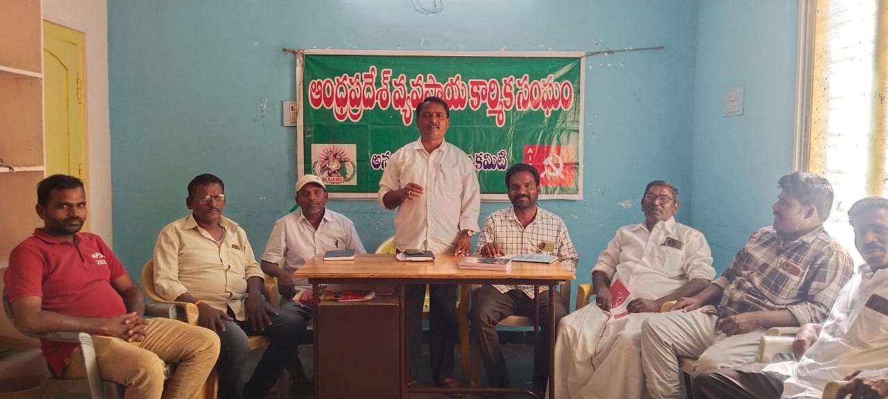 15 నుంచి కూలీల వద్దకు స్కూటర్‌ యాత్ర
